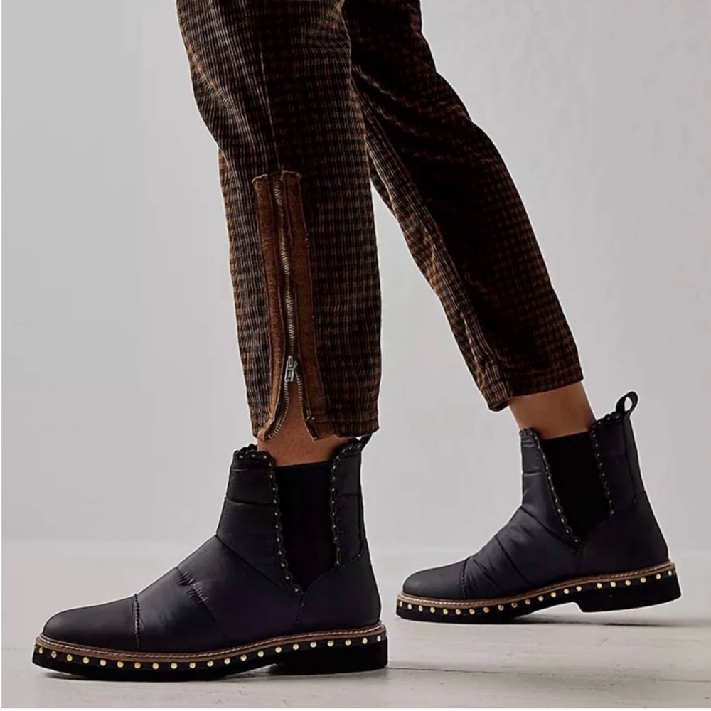 NWOT Free People Atlas Puffer Chelsea Stud Boot